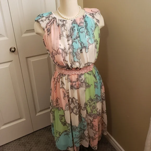 Dress - Picture 2 of 6